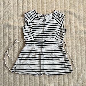 Maternity short sleeve zipper back blouse